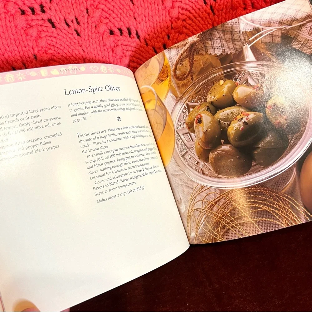 Vintage 1990s Williams - Sonoma Hardcover Gifts From The Kitchen Cookbook